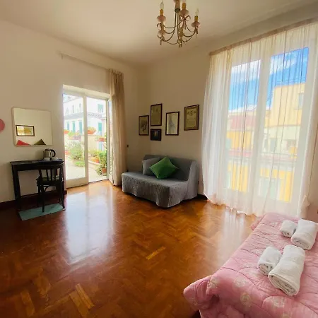 La Casa Sui Tetti 2 3* Неаполь
