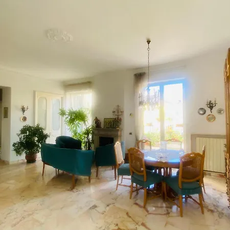 La Casa Sui Tetti 2 3* Неаполь